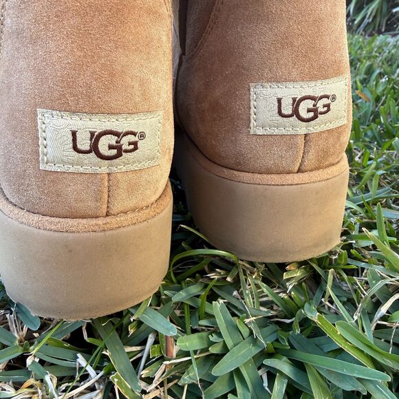 UGG Women's Kristin Slim Ankle Booties Size 8.5 - Picture 7 of 10
